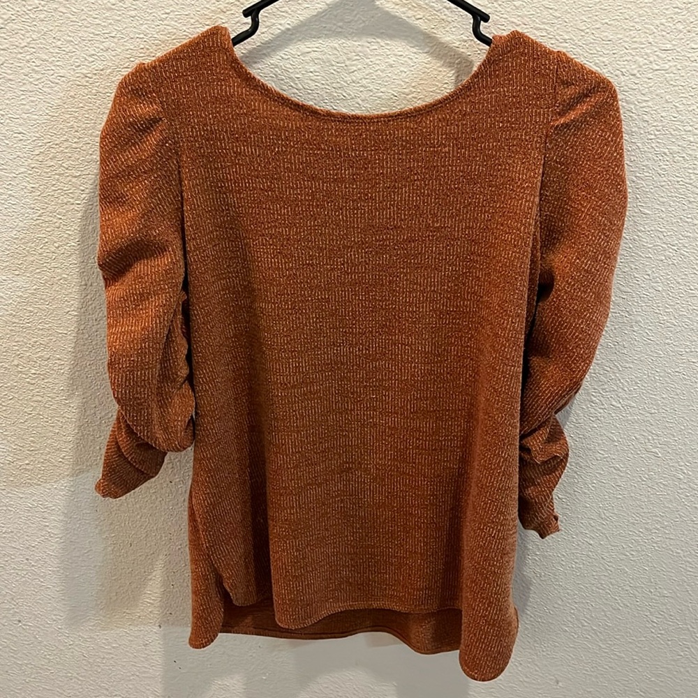 Women’s Max Studio Size Medium burnt orange blouse with ruffled sleeves!